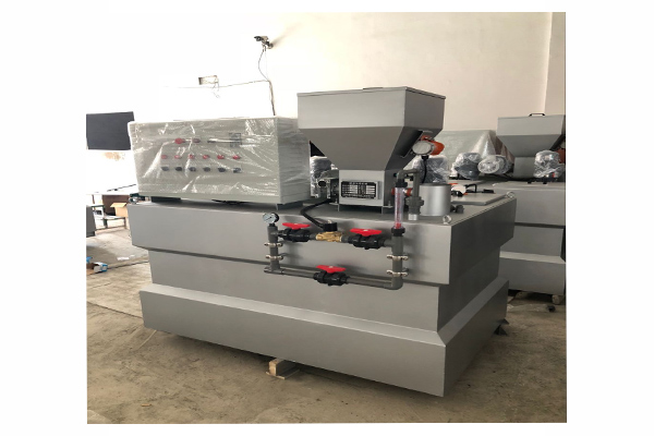 全自動加藥裝置廠家處理污水不斷發(fā)明污水處理設備